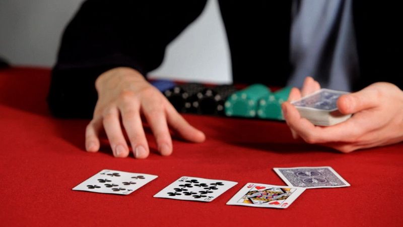 Tất cả các thuật ngữ Poker chuẩn Quốc tế mọi người chơi cần phải biết